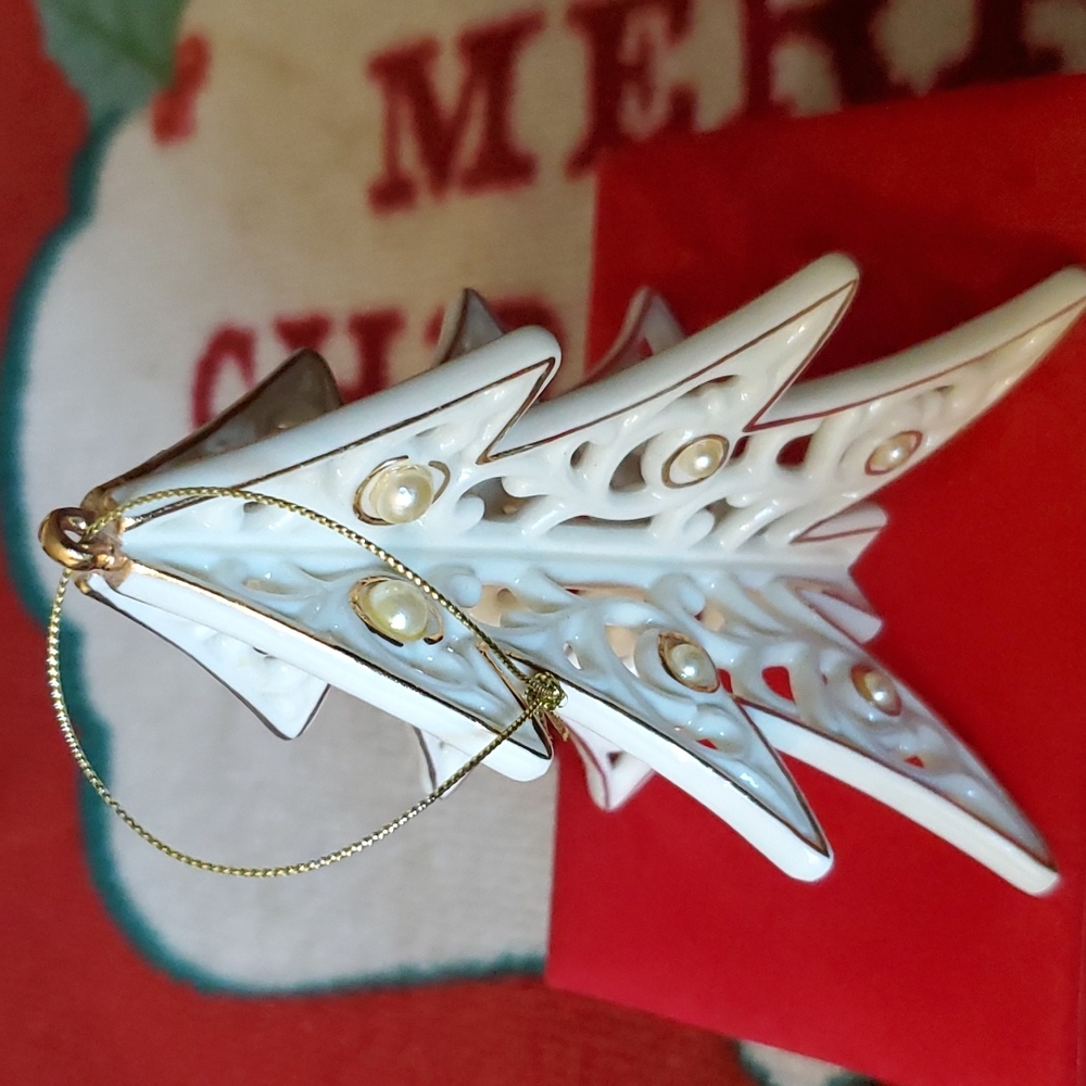 Christmas tree ornament with box